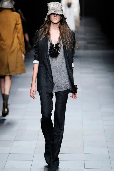 Look 11